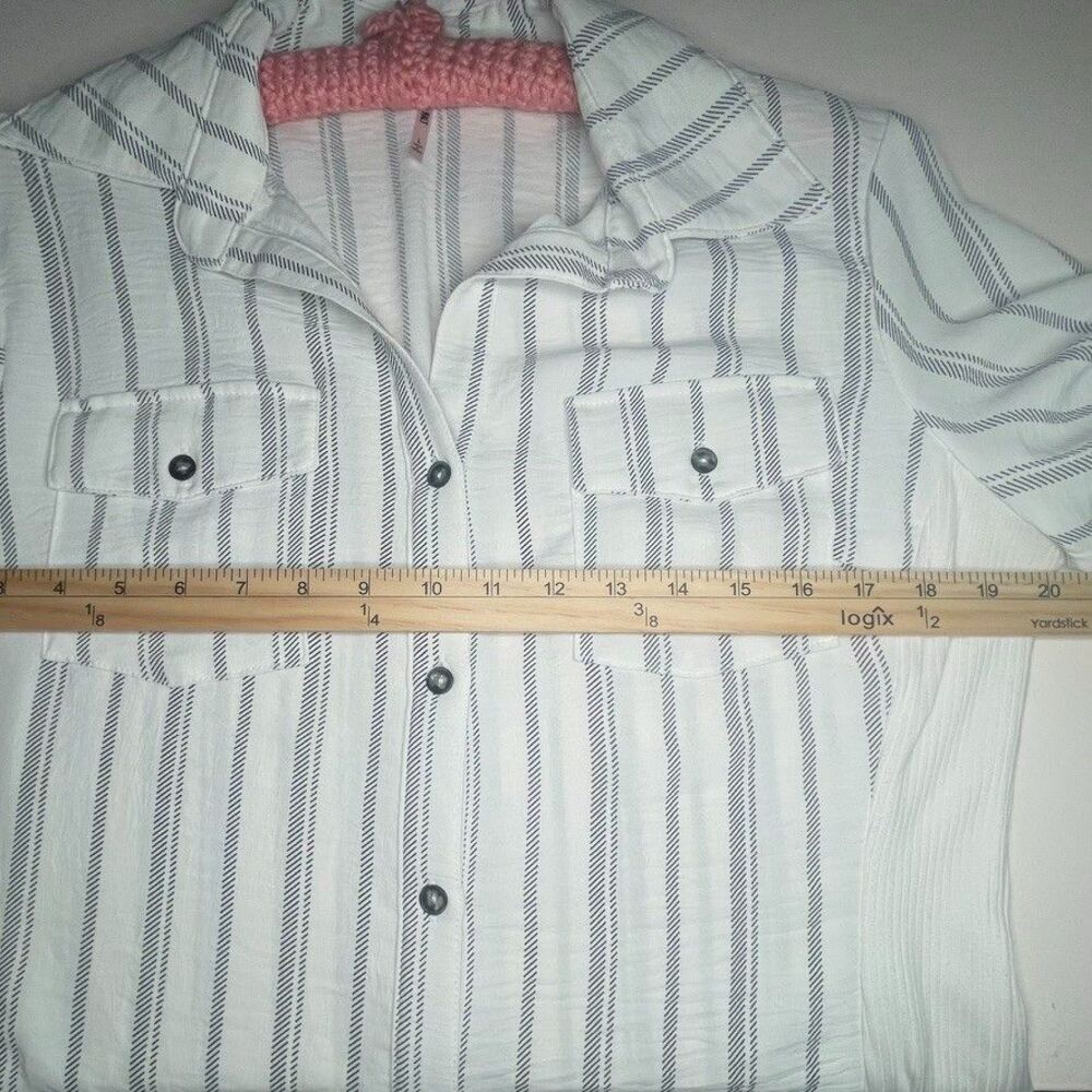 3rd + Malt Large White Soft Knit 3/4 Sleeve Top Buttonup V-Neck Casual Stretch - Picture 7 of 8